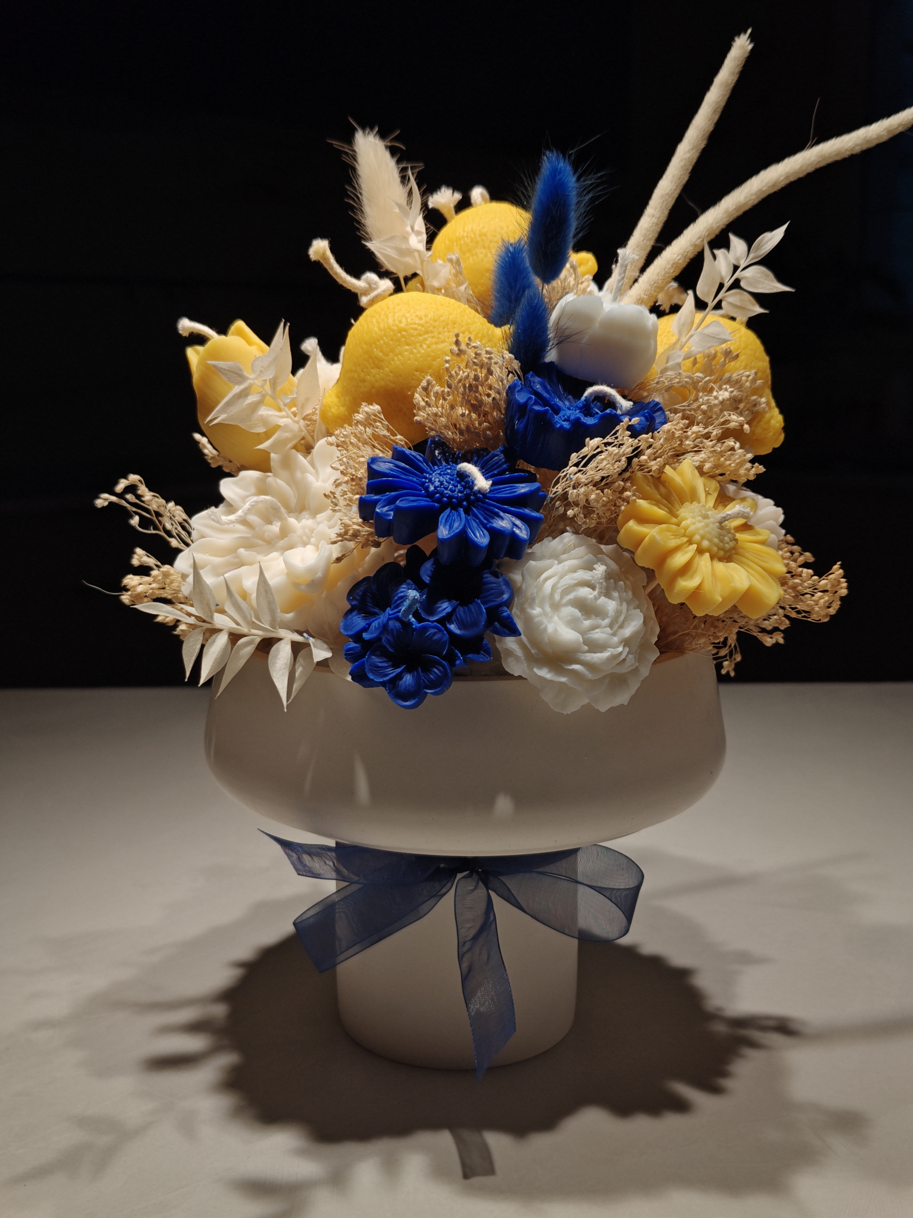 Composition de bougies à l'image de la Riviera pour un mariage